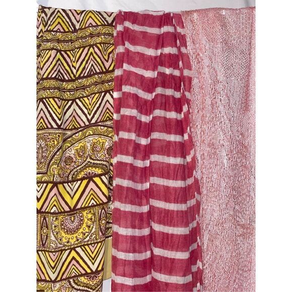 Three scarves - Picture 2 of 5